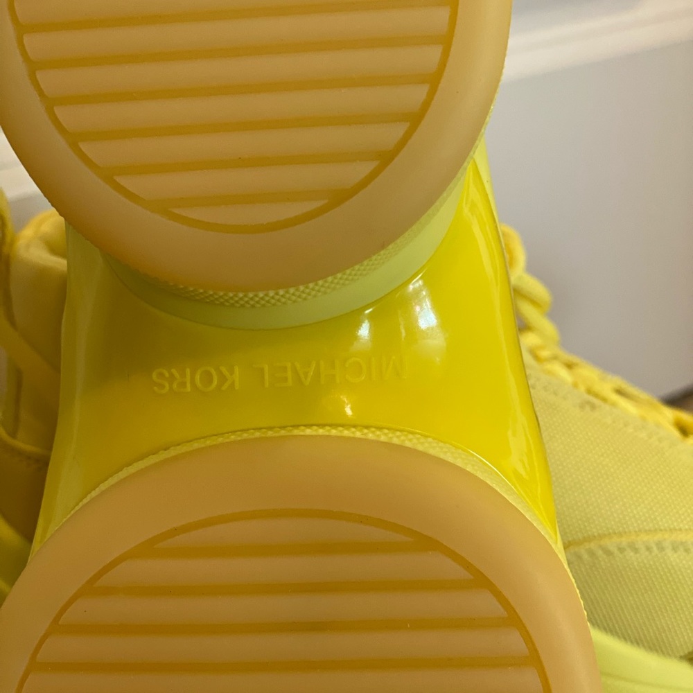 Shoes - Picture 6 of 7